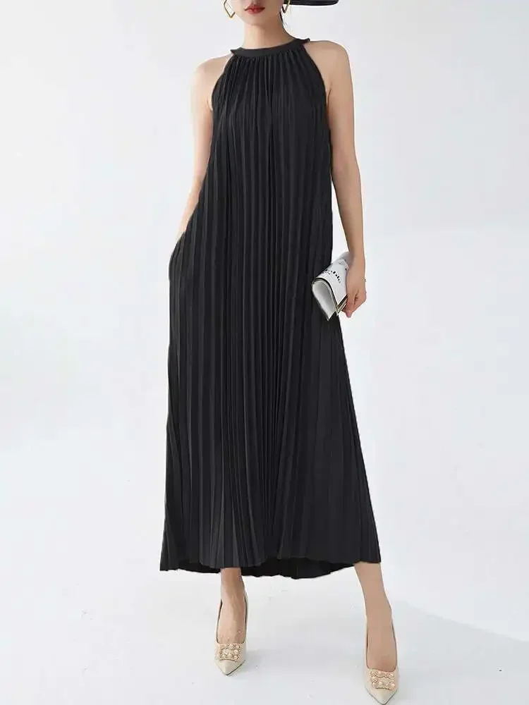 Pleated Halter Dress Fashion Sleeveless Strapless A-line Elegant Women's New Miyake 2025 Summer New Holiday Long Dresses
Pleated Halter Dress Fashion Sleeveless Strapless A-line Elegant Women's New Miyake 2025 Summer New Holiday Long Dresses