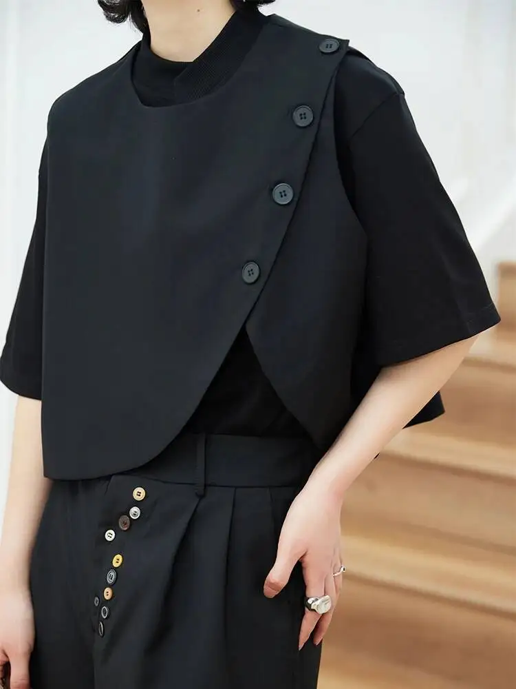Loose Fit Women Black Button Irregular Big Size Short Vest New Round Neck Sleeveless Fashion Spring Autumn 2026 3PFW
Loose Fit Women Black Button Irregular Big Size Short Vest New Round Neck Sleeveless Fashion Spring Autumn 2026 3PFW