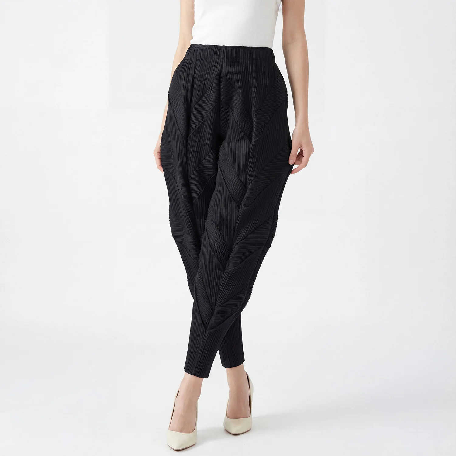 Брюки-гаремы Miyake Fold 2026 Весна/Лето: Новая Модель, Элитный Дизайн, Уникальный Стиль, Женские Брюки с Плиссировкой
Брюки-гаремы Miyake Fold 2026 Весна/Лето: Новая Модель, Элитный Дизайн, Уникальный Стиль, Женские Брюки с Плиссировкой