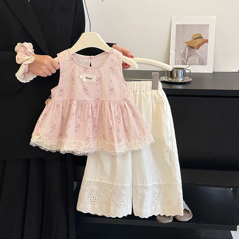 Комплект для девочек: топ с принтом и белые кружевные брюки с широкими штанинами, 2 предмета, летняя тонкая одежда для детей
Комплект для девочек: топ с принтом и белые кружевные брюки с широкими штанинами, 2 предмета, летняя тонкая одежда для детей