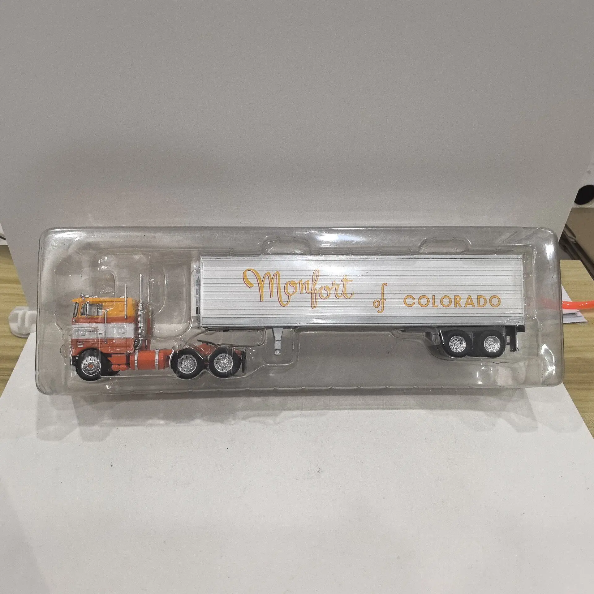 Paint Surface Defects Diecast IXO 1/43 Scale Peterbilt Container Transport Vehicle Front Alloy Carriage Plastic Alloy Car Model
Paint Surface Defects Diecast IXO 1/43 Scale Peterbilt Container Transport Vehicle Front Alloy Carriage Plastic Alloy Car Model