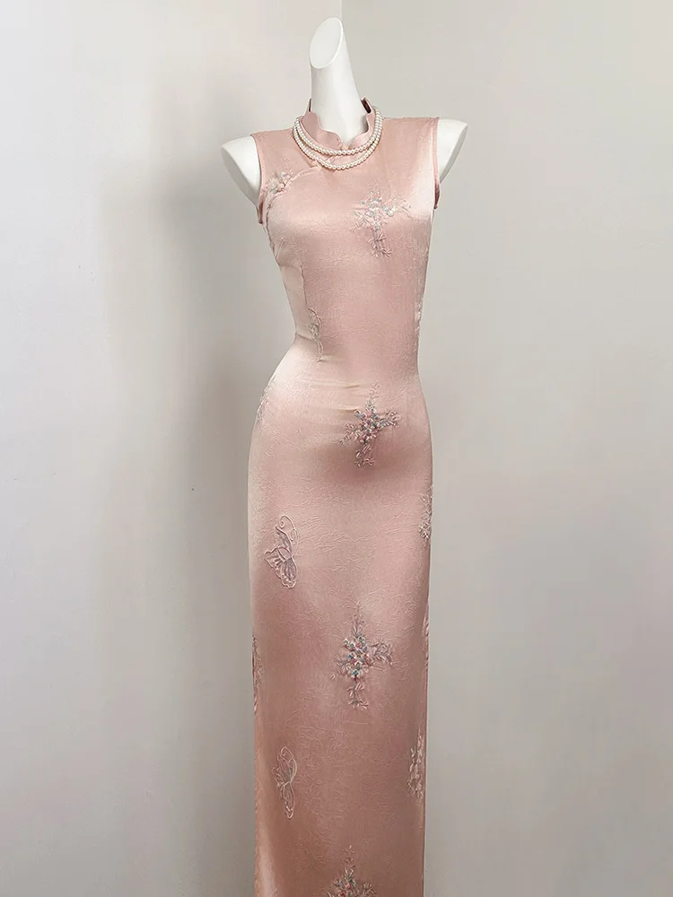 Elegant Pink Embroidered Satin Fit Wedding Dress New Chinese Style Long Qipao for Women High Quality Breathable Evening Gown
Elegant Pink Embroidered Satin Fit Wedding Dress New Chinese Style Long Qipao for Women High Quality Breathable Evening Gown