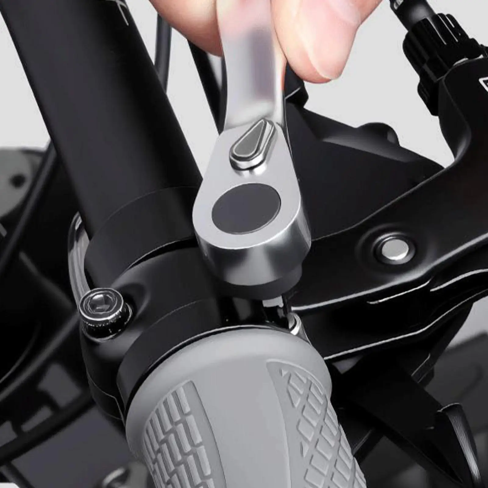 Многофункциональный инструмент для велоспорта, портативный нескользящий гаджет, велосипедный инструмент, снаряжение для мужчин и женщин, горная езда, путешествия, срочное обслуживание на открытом воздухе
Многофункциональный инструмент для велоспорта, портативный нескользящий гаджет, велосипедный инструмент, снаряжение для мужчин и женщин, горная езда, путешествия, срочное обслуживание на открытом воздухе