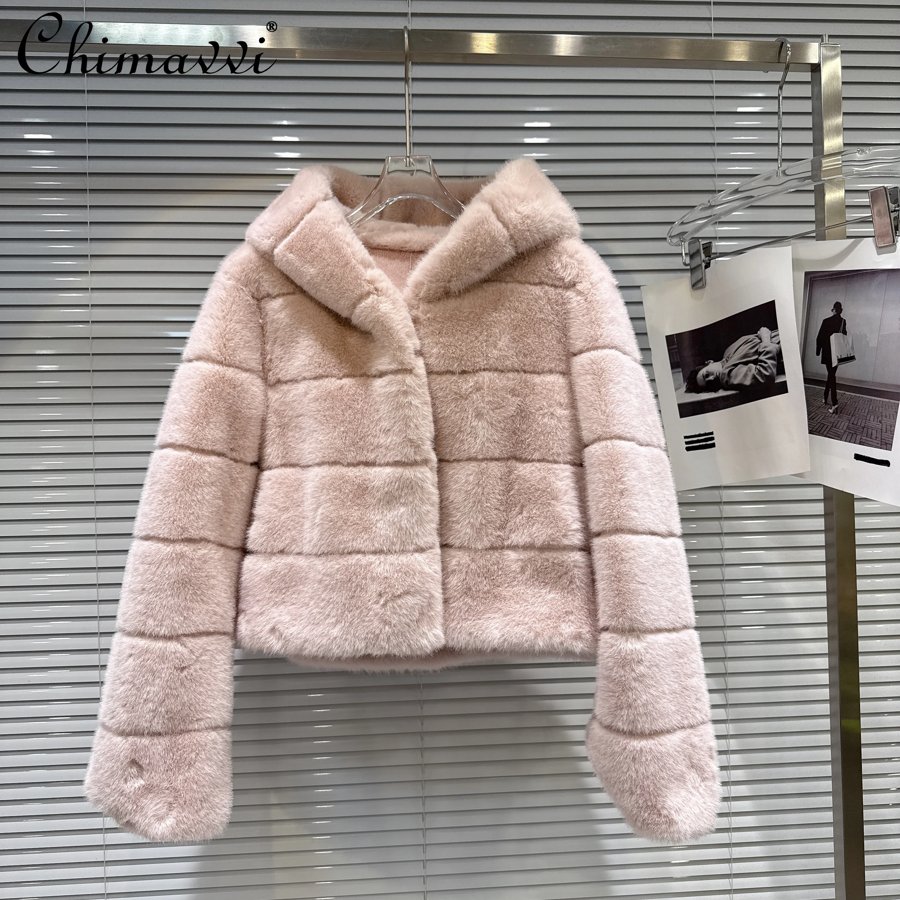 2025 Winter French Elegant Socialite Pink Hooded Faux Fur Jackets Women's Single-Breasted Fashion Versatile Short Plush Coats
2025 Winter French Elegant Socialite Pink Hooded Faux Fur Jackets Women's Single-Breasted Fashion Versatile Short Plush Coats