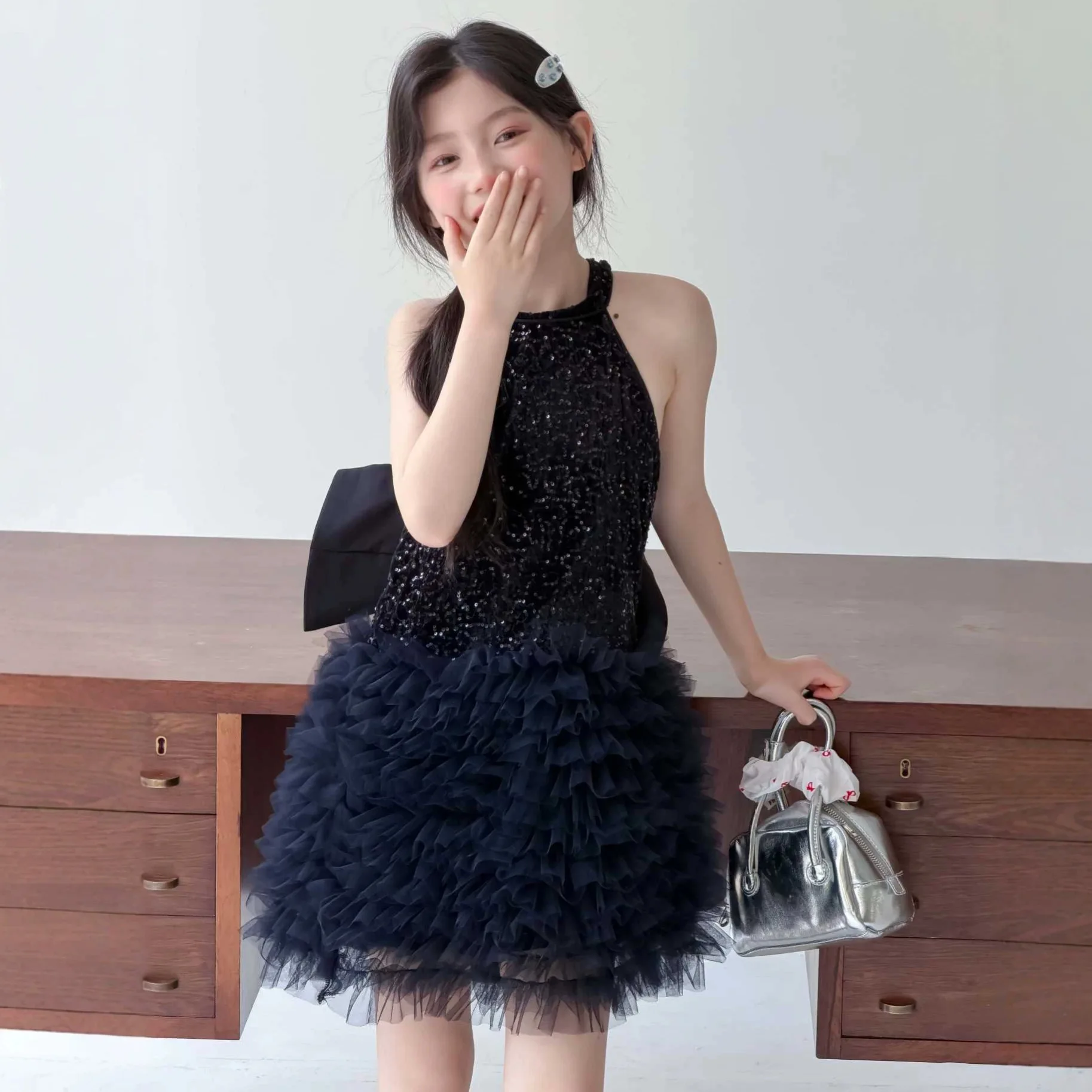 Girls' Black Princess Dress 2026 Summer Style Sequined Back Hollow Bow Black Swan Cake Dress
Girls' Black Princess Dress 2026 Summer Style Sequined Back Hollow Bow Black Swan Cake Dress