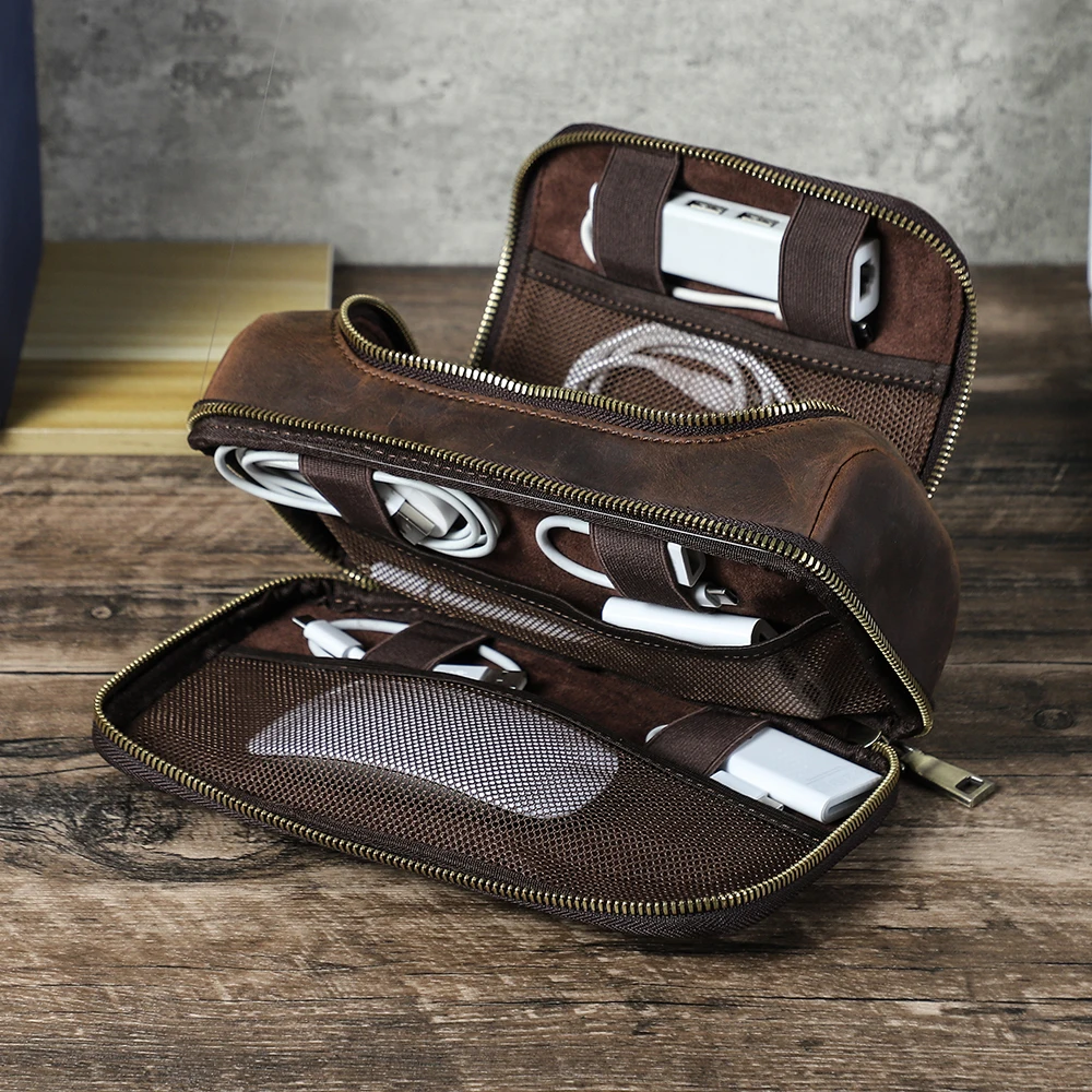 Cowhide Leather Men Clutch Bag Handbag for Earphone USB Data Cable Mouse Storage Travel Electronic Accessories Organizer
Cowhide Leather Men Clutch Bag Handbag for Earphone USB Data Cable Mouse Storage Travel Electronic Accessories Organizer