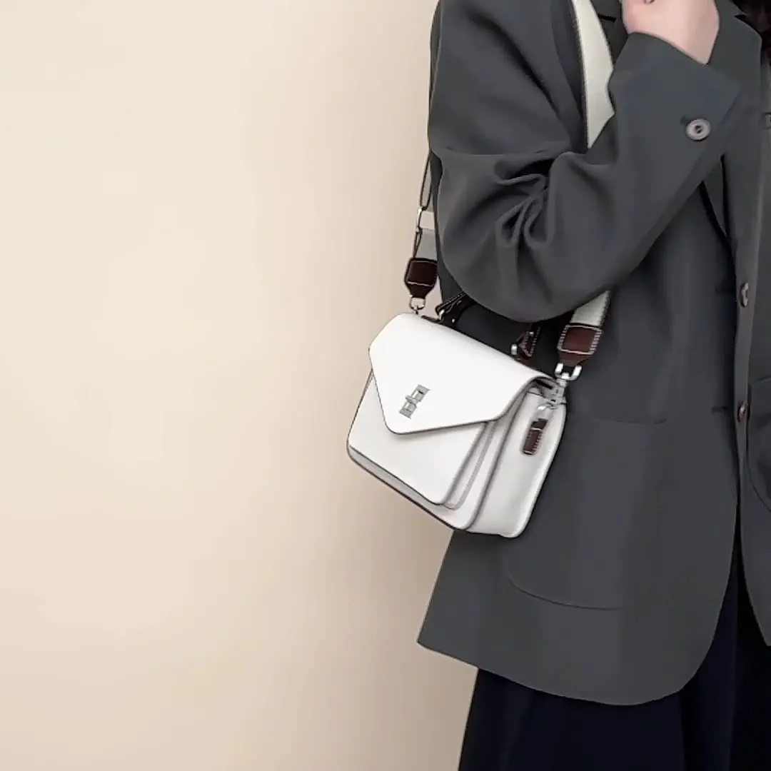 Real leather temperament women's bag versatile women's commuting mailman bag French crossbody bag
Real leather temperament women's bag versatile women's commuting mailman bag French crossbody bag