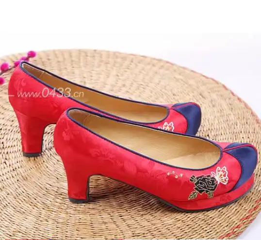 Traditional Korea Women Shoes Spring Embroidered High Heels 7 CM Vintage Stage Wedding
Traditional Korea Women Shoes Spring Embroidered High Heels 7 CM Vintage Stage Wedding