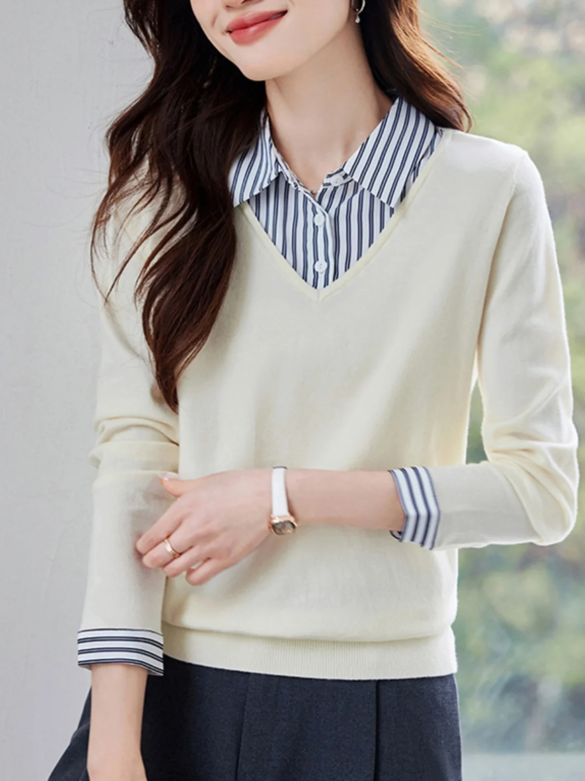 Вязаный женский топ с длинным рукавом и воротником, универсальный, весна 2025, новинка, премиум-класс, свободный крой, в корейском стиле
Вязаный женский топ с длинным рукавом и воротником, универсальный, весна 2025, новинка, премиум-класс, свободный крой, в корейском стиле