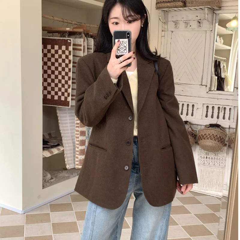 Женская шерстяная куртка, повседневная куртка с воротником-стойкой на одной пуговице, свободная посадка, винтажная одежда для поездок на работу, мода, осенняя длинная све
Женская шерстяная куртка, повседневная куртка с воротником-стойкой на одной пуговице, свободная посадка, винтажная одежда для поездок на работу, мода, осенняя длинная све