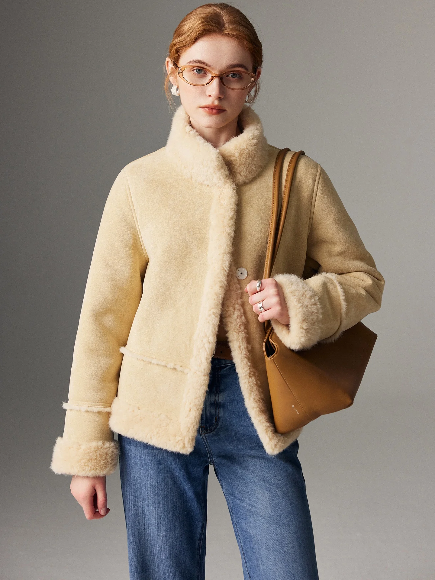 Женское кожаное меховое интегрированное пальто из овечьего меха, замшевое пальто в Корейском стиле, однотонное прямое пальто для поездок на работу, pe
Женское кожаное меховое интегрированное пальто из овечьего меха, замшевое пальто в Корейском стиле, однотонное прямое пальто для поездок на работу, pe