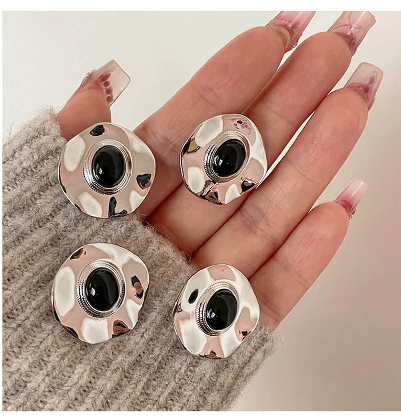 New Valentine's Day Ear Studs Irregular Black Agate Cool Feel Earrings No Piercing Ear Clips for Women
New Valentine's Day Ear Studs Irregular Black Agate Cool Feel Earrings No Piercing Ear Clips for Women