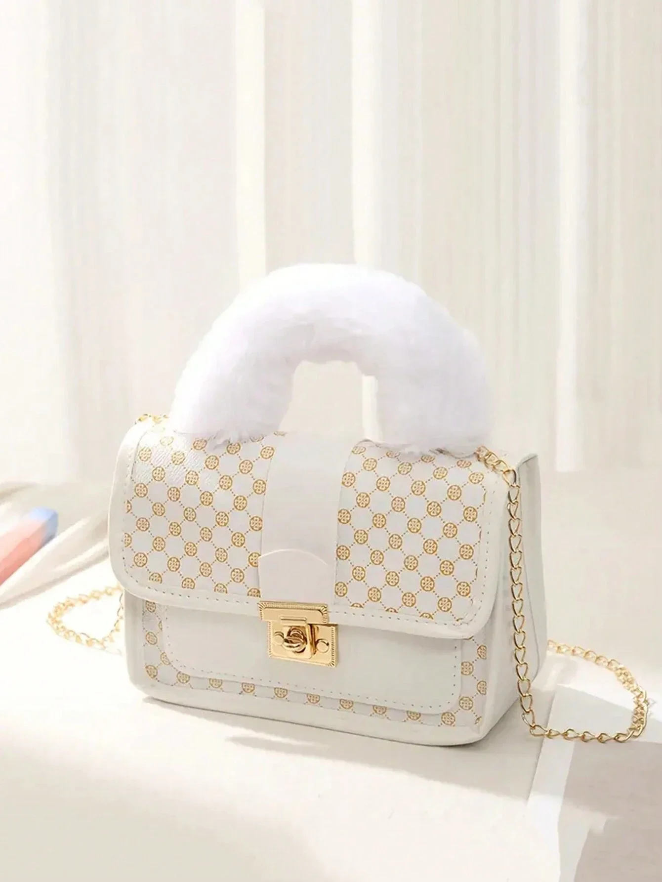 1pc Girl's Vintage Printed Plush Handbag, Cute Metal Chain Crossbody Bag, Casual Mobile Bag, Choice For Gifts
1pc Girl's Vintage Printed Plush Handbag, Cute Metal Chain Crossbody Bag, Casual Mobile Bag, Choice For Gifts