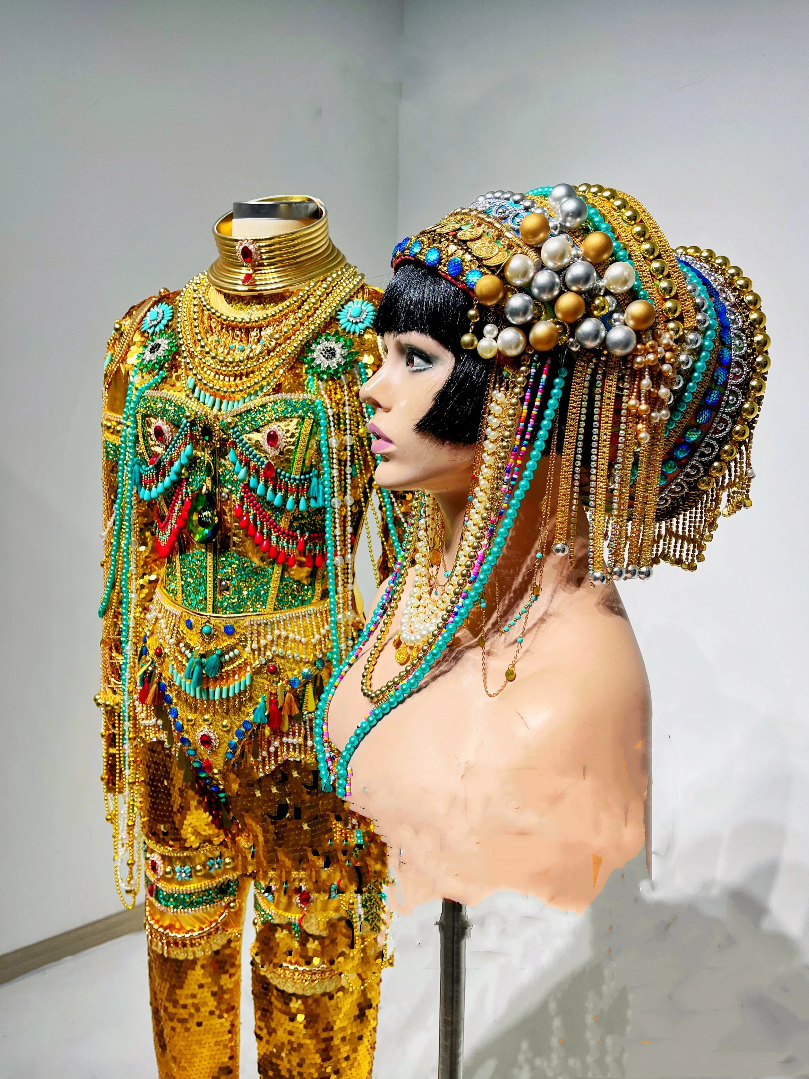 Luxury sexy gold stage outfits Banshee metal chain Cosplay clothing shiny colorful full Rhinestone nightclub showgirl d
Luxury sexy gold stage outfits Banshee metal chain Cosplay clothing shiny colorful full Rhinestone nightclub showgirl d