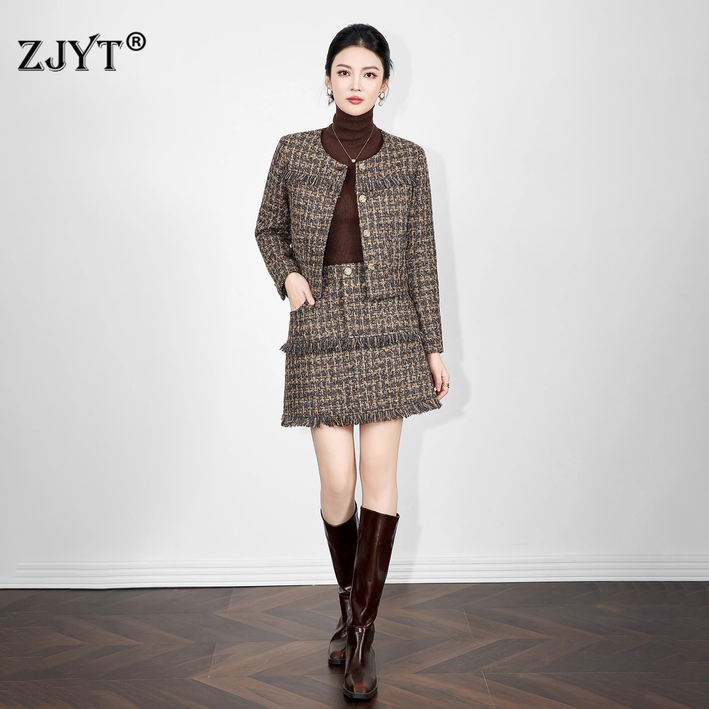 ZJYT Ретро Мода Твидовая шерстяная куртка Костюм Юбка Комплекты из 2 предметов Осенне-зимний комплект одежды 2025 Женский наряд Вечеринка Офис Леди
ZJYT Ретро Мода Твидовая шерстяная куртка Костюм Юбка Комплекты из 2 предметов Осенне-зимний комплект одежды 2025 Женский наряд Вечеринка Офис Леди