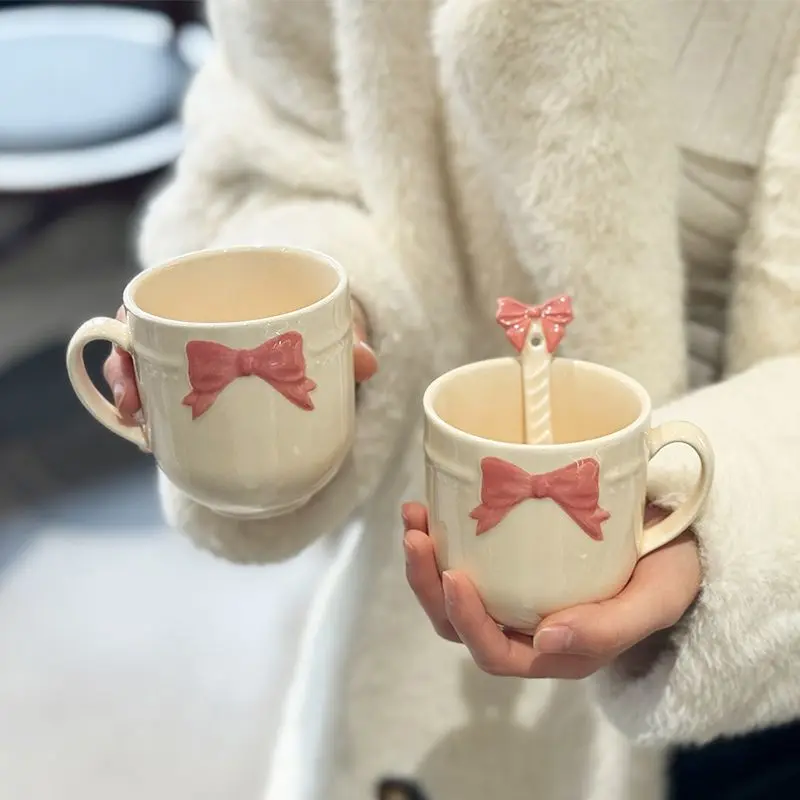 Керамическая кружка с 3D бантом в форме сердца для девочек, креативная кофейная чашка, подарок для девочки, портативный изысканный подарок 
Керамическая кружка с 3D бантом в форме сердца для девочек, креативная кофейная чашка, подарок для девочки, портативный изысканный подарок