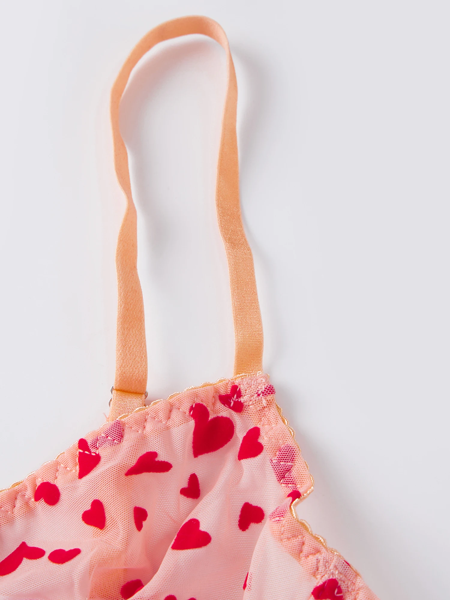 Сексуальный комплект кружевного белья: бюстгальтер в форме сердца, стринги и прозрачная юбка с подвязками для ног — соблазнительный наряд из 3 предметов
Сексуальный комплект кружевного белья: бюстгальтер в форме сердца, стринги и прозрачная юбка с подвязками для ног — соблазнительный наряд из 3 предметов