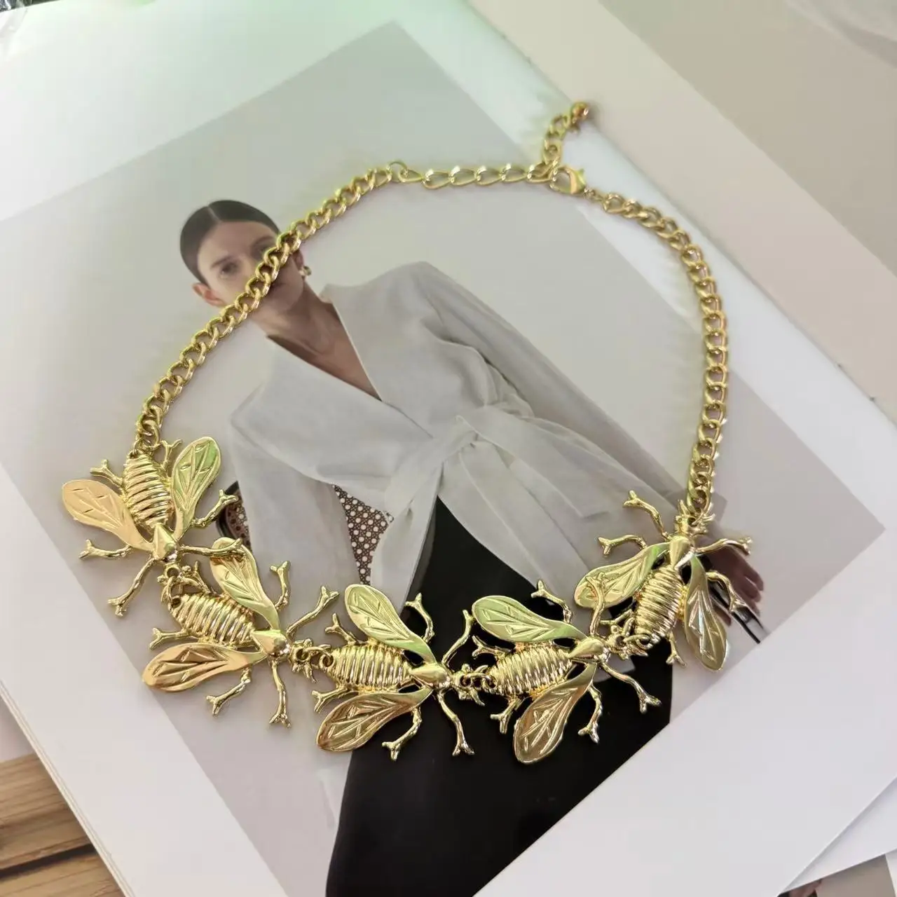 Stylish Exaggerated Insect Pendant Necklace Vintage Metal Texture Women Daily Party Charm Jewelry
Stylish Exaggerated Insect Pendant Necklace Vintage Metal Texture Women Daily Party Charm Jewelry