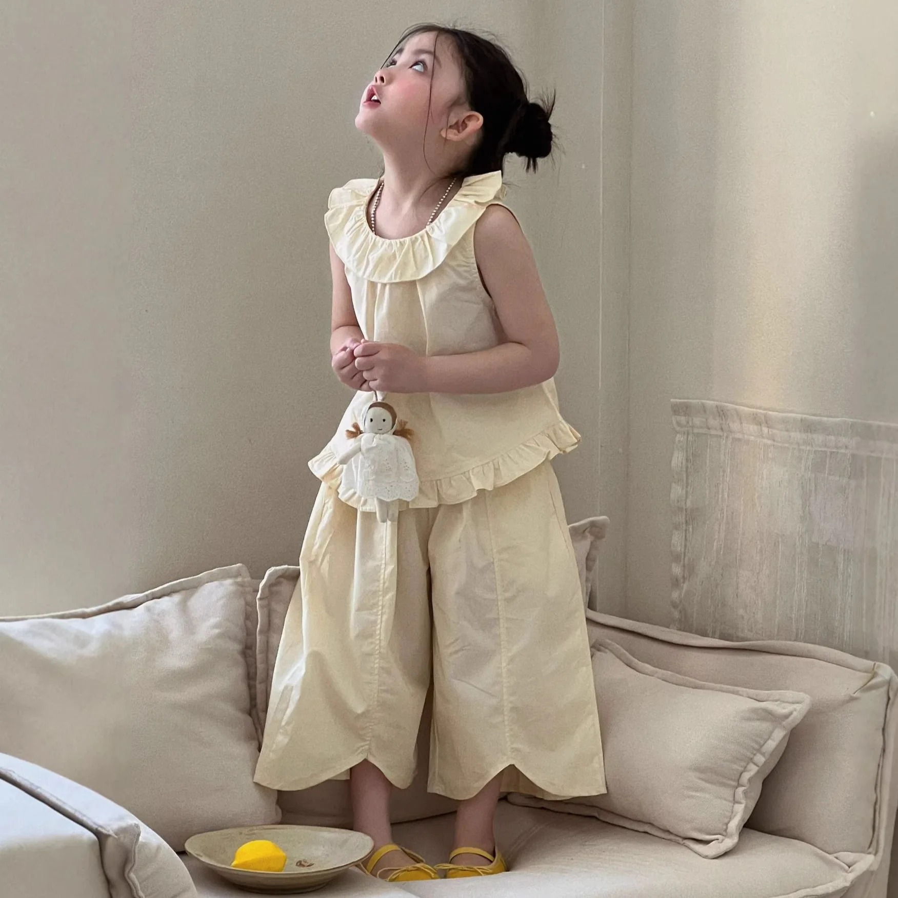 Girls Set 2026 Spring Summer New Korean Version Sleeveless Doll Shirt Vest Casual Straight Leg Pants Two-piece Set Daily Stylish
Girls Set 2026 Spring Summer New Korean Version Sleeveless Doll Shirt Vest Casual Straight Leg Pants Two-piece Set Daily Stylish