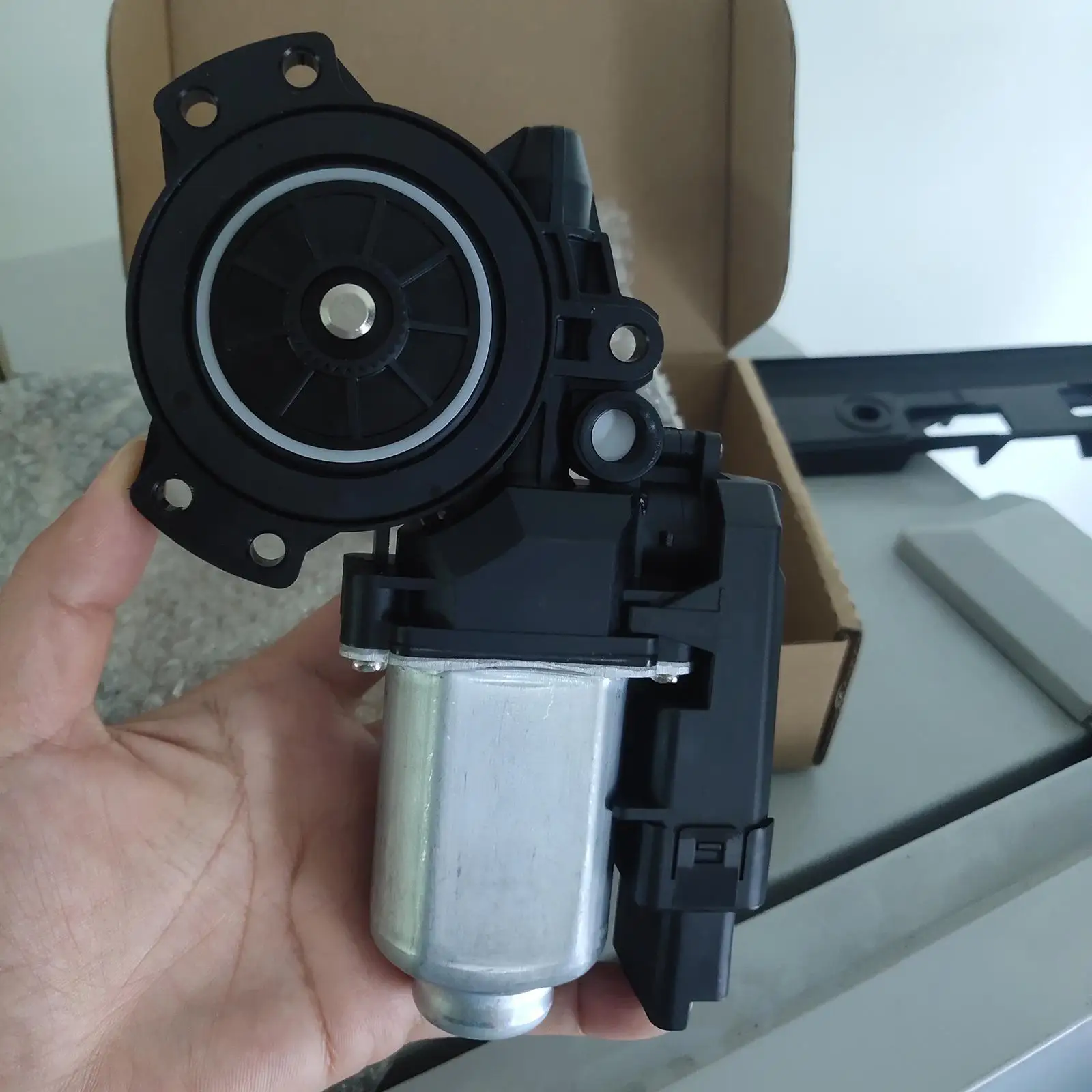 Front Window Regulator Motor Replaces for Sonata 2006-2010
Front Window Regulator Motor Replaces for Sonata 2006-2010