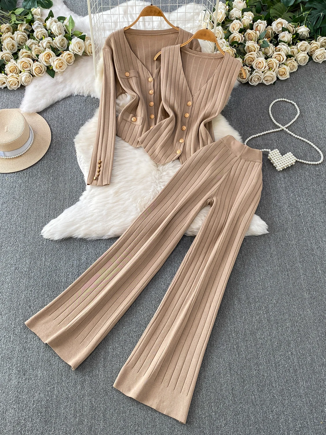 Fashionable Three-Piece Set Women's Autumn Winter Lightweight Luxury Metal Buckle V-Neck Jacket Matching Elegant Vest Knitted...
Fashionable Three-Piece Set Women's Autumn Winter Lightweight Luxury Metal Buckle V-Neck Jacket Matching Elegant Vest Knitted...