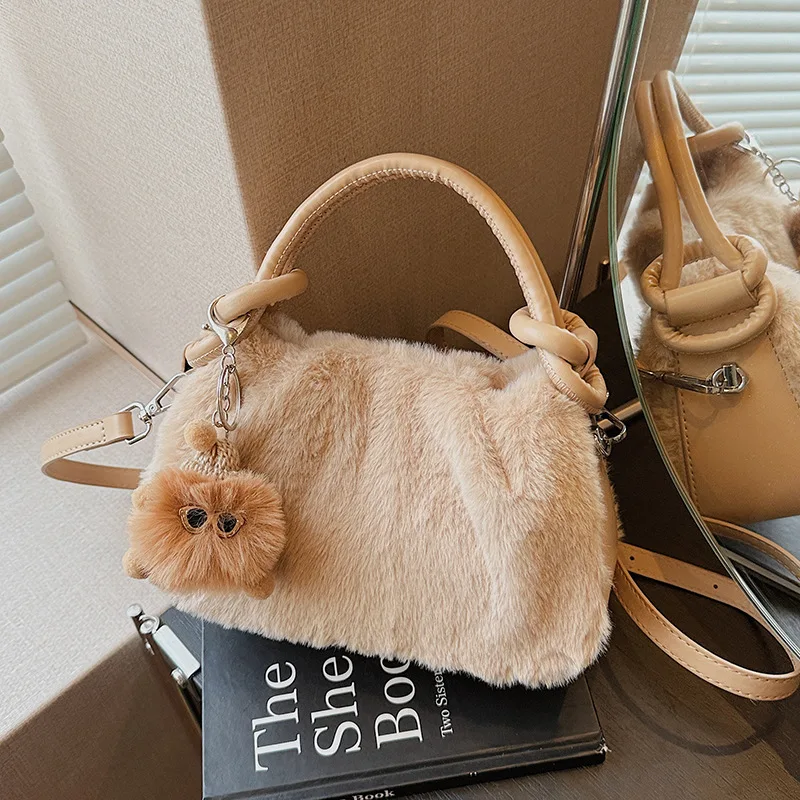 Осенняя женская сумка с верхней ручкой, пушистая простая стильная пригородная сумка через плечо, удобная и универсальная текстурная сумка-ведро
Осенняя женская сумка с верхней ручкой, пушистая простая стильная пригородная сумка через плечо, удобная и универсальная текстурная сумка-ведро