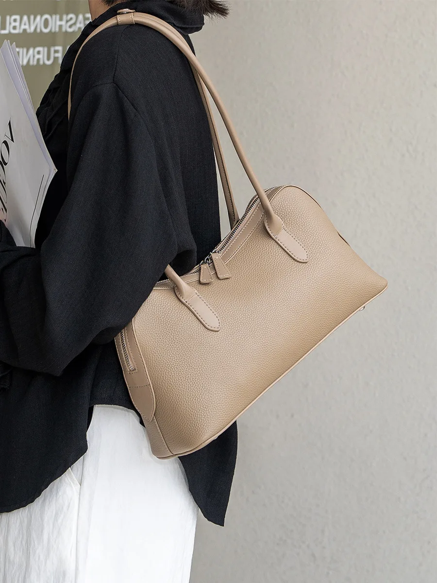 Genuine Leather Large Capacity Shoulder Bag Simple Versatile Senior Sense Top-Grain Cowhide Tote Bag Korean Version Pillow Bag
Genuine Leather Large Capacity Shoulder Bag Simple Versatile Senior Sense Top-Grain Cowhide Tote Bag Korean Version Pillow Bag
