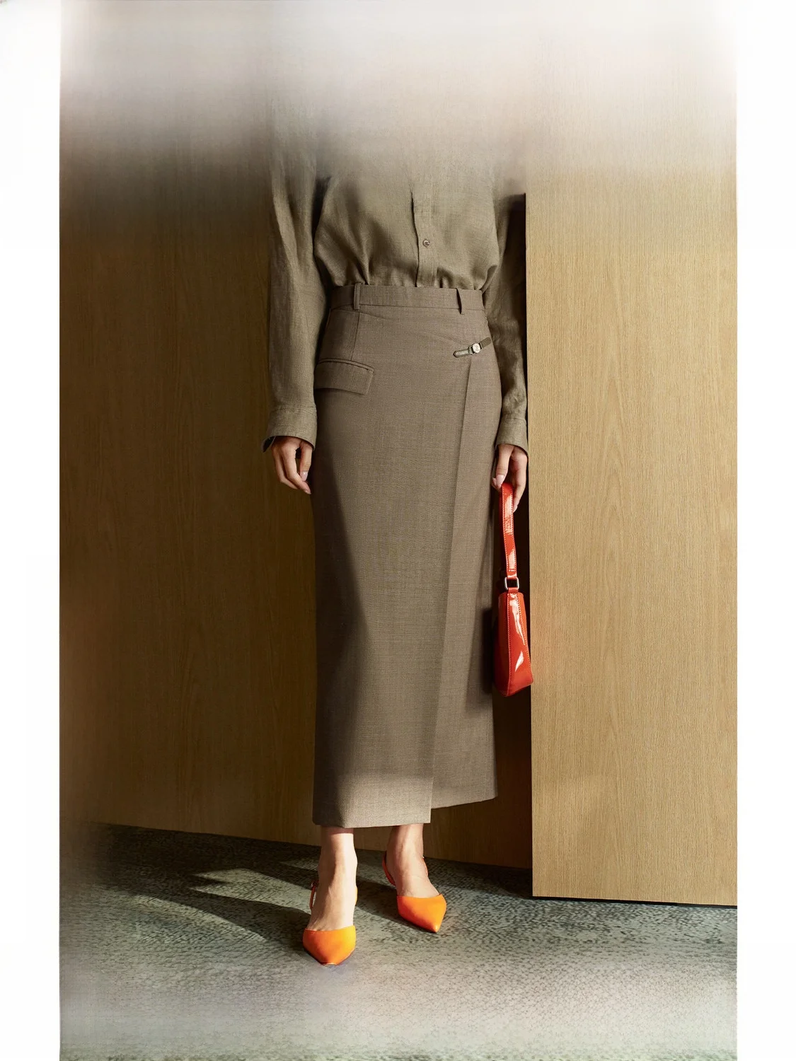 ZhiZhi YanTaoYuan Simple Design Wrap Style Straight Cut Suit Skirt New Spring 2026 High Waist Commute Friendly Polyester Wool...
ZhiZhi YanTaoYuan Simple Design Wrap Style Straight Cut Suit Skirt New Spring 2026 High Waist Commute Friendly Polyester Wool...