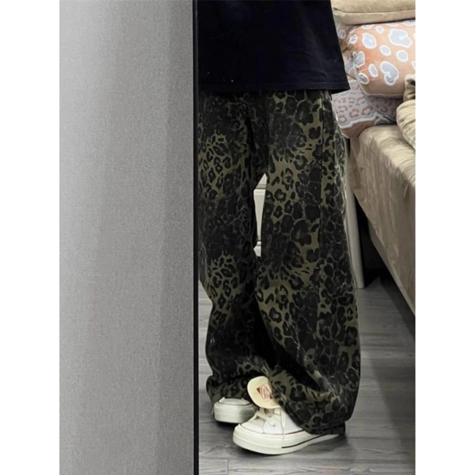 Men's plus Size 300 Pounds American Retro Leopard Print Wide Leg Jeans Autumn New Loose Straight Casual Pants mid Waist Denim
Men's plus Size 300 Pounds American Retro Leopard Print Wide Leg Jeans Autumn New Loose Straight Casual Pants mid Waist Denim