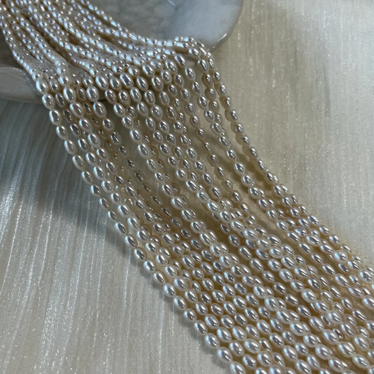 AA+ 3-4mm Natural Freshwater Pearl Rice Beads Charms for DIY Women Men Necklace Bracelets Jewelry Making Accessories 36cm
AA+ 3-4mm Natural Freshwater Pearl Rice Beads Charms for DIY Women Men Necklace Bracelets Jewelry Making Accessories 36cm