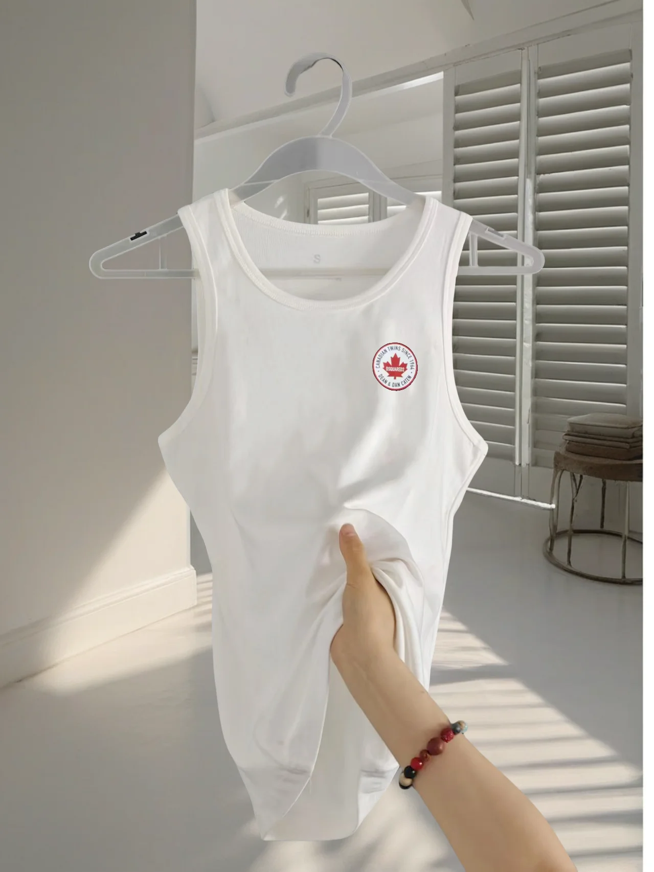 2025 Brand New Women's Round Neck Summer New Sleeveless Women's Slim Fit Fashionable Casual Elastic Brand Printed Vest
2025 Brand New Women's Round Neck Summer New Sleeveless Women's Slim Fit Fashionable Casual Elastic Brand Printed Vest