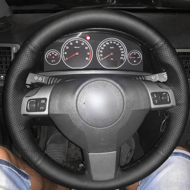 Для Opel Astra (H) Vauxhall Holden Astra Signum Vectra (C) 2005-2009 zafлра (B) 2005-2014 Автомобильное рулевое колесо, черный кожаный чехол
Для Opel Astra (H) Vauxhall Holden Astra Signum Vectra (C) 2005-2009 zafлра (B) 2005-2014 Автомобильное рулевое колесо, черный кожаный чехол
