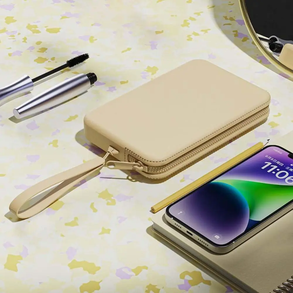 Fashion Waterproof Silicone Storage Bag Portable Dustproof Cosmetic Bag Hanging Phone Bag
Fashion Waterproof Silicone Storage Bag Portable Dustproof Cosmetic Bag Hanging Phone Bag