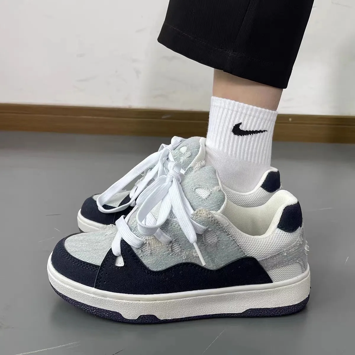 Old style Bread Shoes for Small Students China-Chic Washed Denim with Broken Holes andLeisure Microfiber Suede Slippers
Old style Bread Shoes for Small Students China-Chic Washed Denim with Broken Holes andLeisure Microfiber Suede Slippers