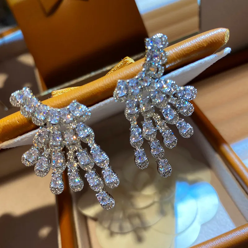 Новые модные легкие роскошные серьги с бахромой и цирконом
Новые модные легкие роскошные серьги с бахромой и цирконом