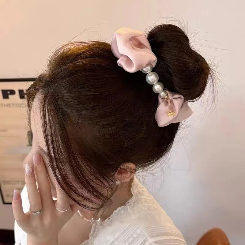 Retro pearl hair band women's high elastic hair rope ball head tie hair rope temperament rubber band headdress
Retro pearl hair band women's high elastic hair rope ball head tie hair rope temperament rubber band headdress