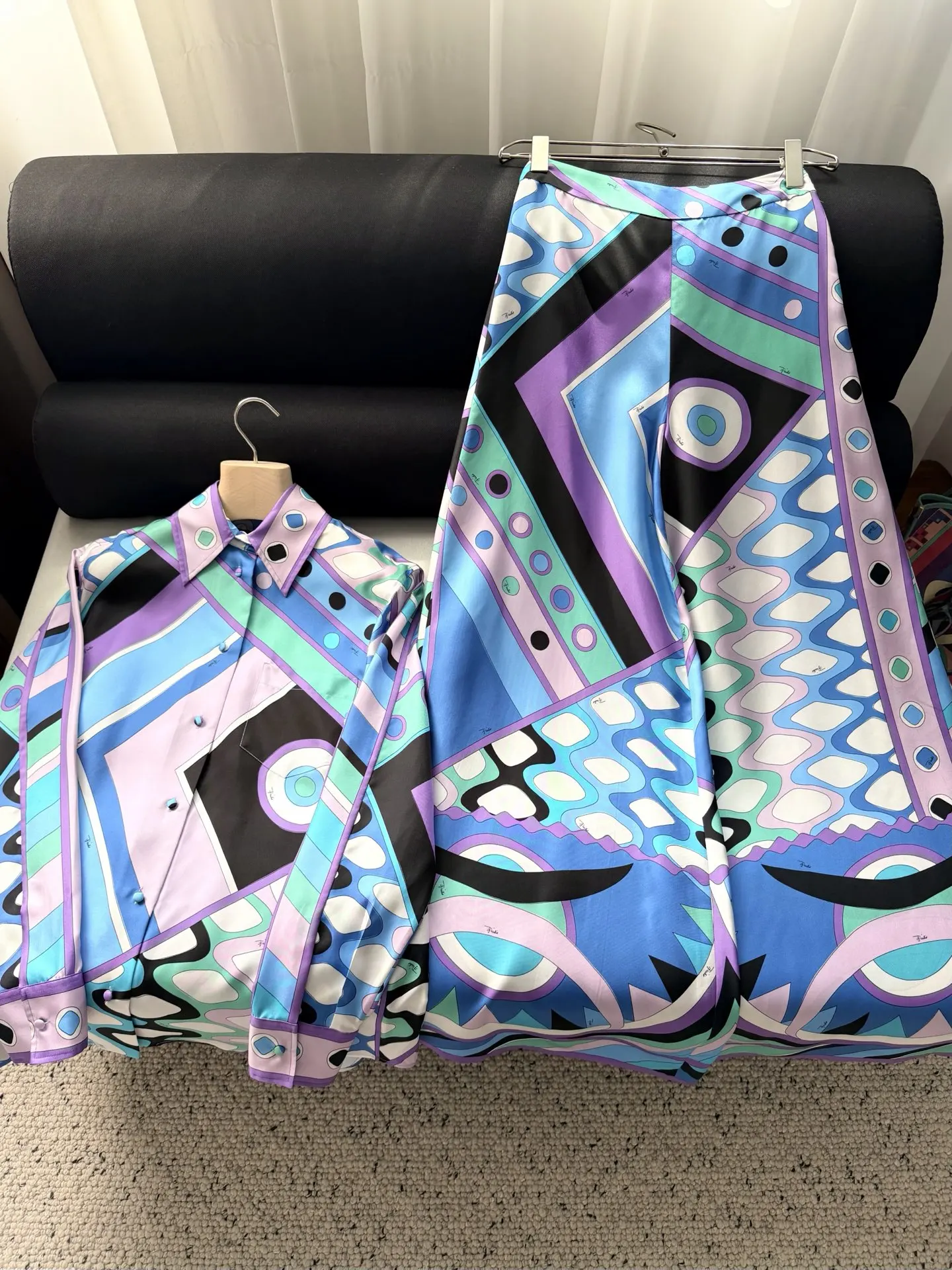 Geometric Print Women Blue 2-Piece Set Turn-down Collar Long Sleeve Shirt + High Wais Straight Wide Leg Pants Loose Silk Suits
Geometric Print Women Blue 2-Piece Set Turn-down Collar Long Sleeve Shirt + High Wais Straight Wide Leg Pants Loose Silk Suits
