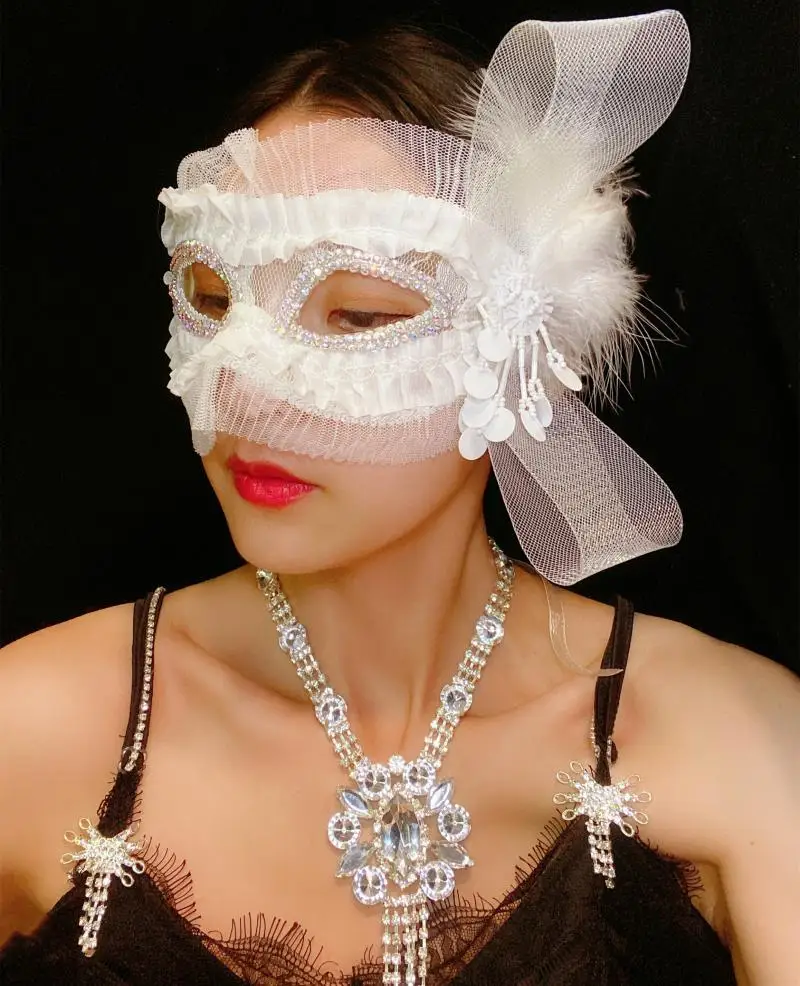 Halloween Mask Handheld Party Dance Christmas Carnival Masked Hand Glasses Walking Girl
Halloween Mask Handheld Party Dance Christmas Carnival Masked Hand Glasses Walking Girl