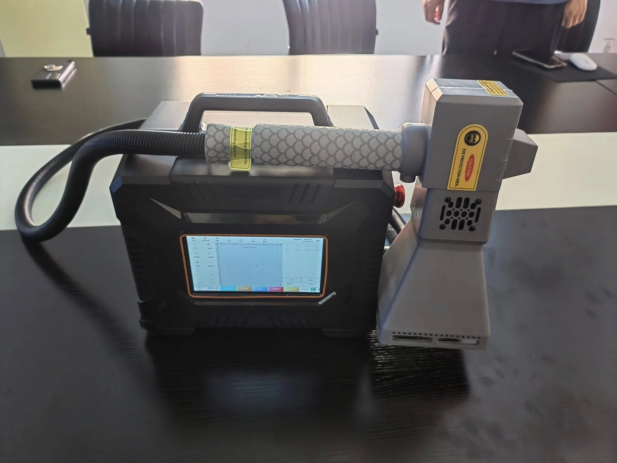 20, 30 and 50 Watts Port le Optical Marking Machine for Tires, Resin and Metal
20, 30 and 50 Watts Port le Optical Marking Machine for Tires, Resin and Metal