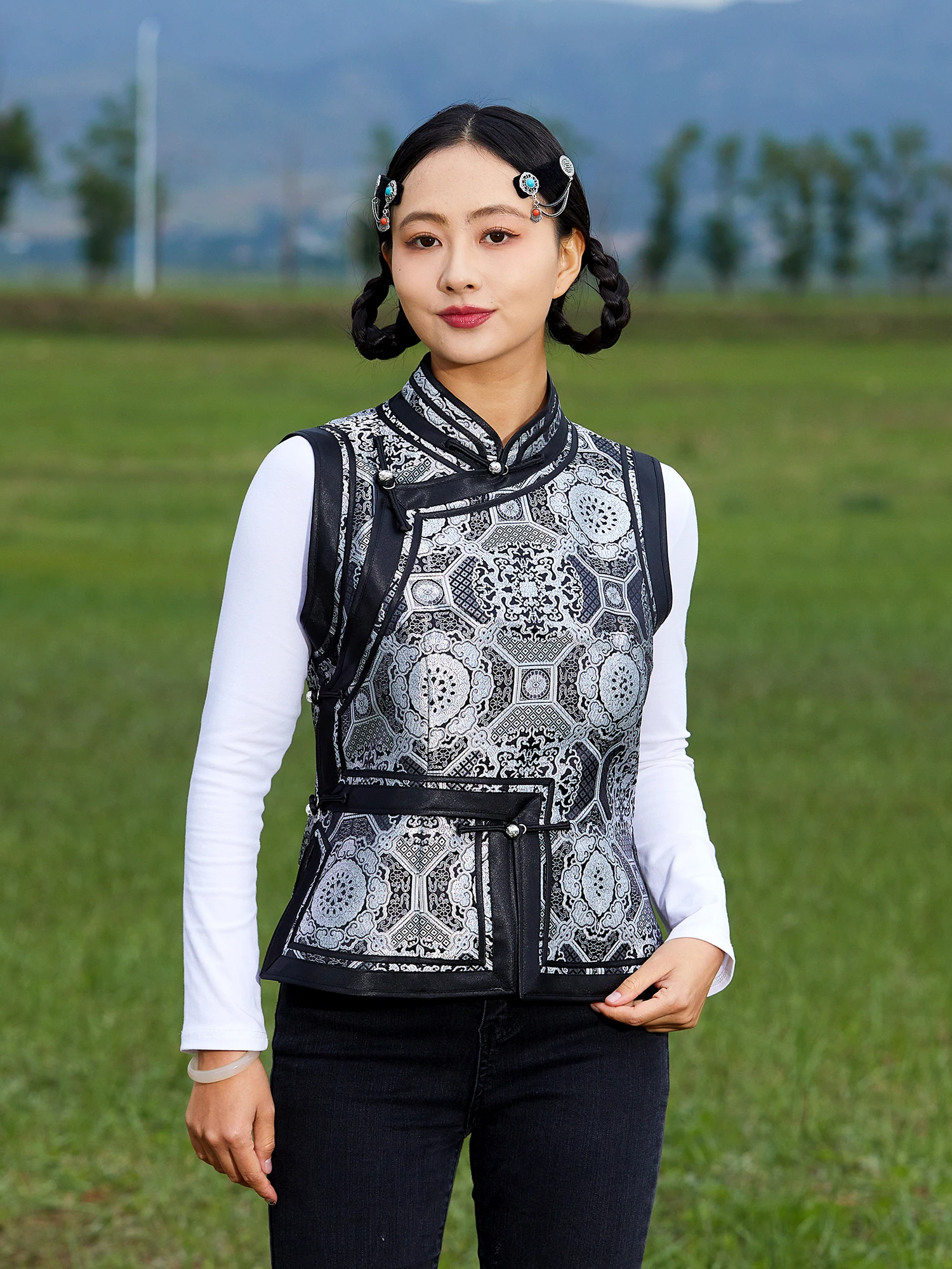 Mongolian Vest Ladies' National Style Stand Collar Handmade Buttonhole Loop Waistcoat Short Fit Daily Mongolian Vest
Mongolian Vest Ladies' National Style Stand Collar Handmade Buttonhole Loop Waistcoat Short Fit Daily Mongolian Vest