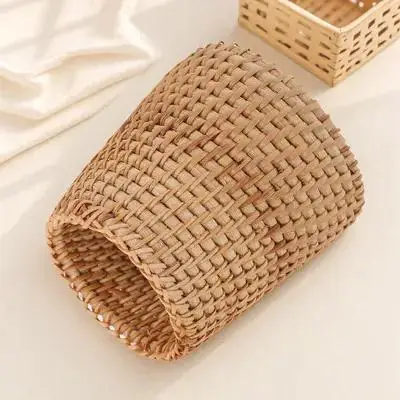 1Pcs Hand Woven Rattan Pen Holder Basket with Flower Vase Style Compact Storage Organizer for Desk Home Office Stationery
1Pcs Hand Woven Rattan Pen Holder Basket with Flower Vase Style Compact Storage Organizer for Desk Home Office Stationery