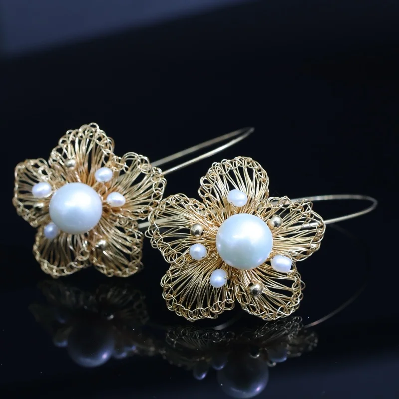 SGARIT 14K Gold Filled Hoop Earrings with Natural Petal Pearl for Women Dainty Pearl Jewelry Gifts SE126
SGARIT 14K Gold Filled Hoop Earrings with Natural Petal Pearl for Women Dainty Pearl Jewelry Gifts SE126