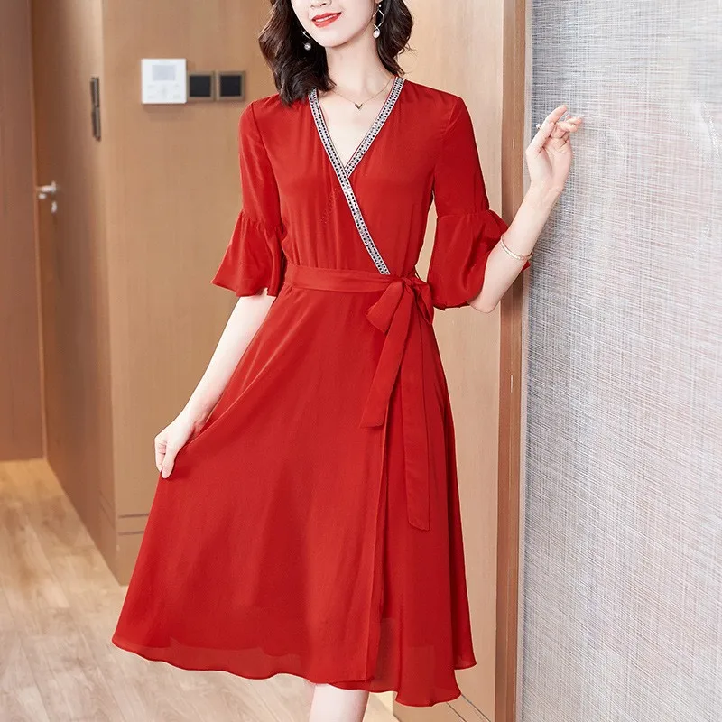 2022 spring and summer new style silk dress pure color close waist show Thin v Neck Lotus Leaf Mulberry Long Dresses
2022 spring and summer new style silk dress pure color close waist show Thin v Neck Lotus Leaf Mulberry Long Dresses