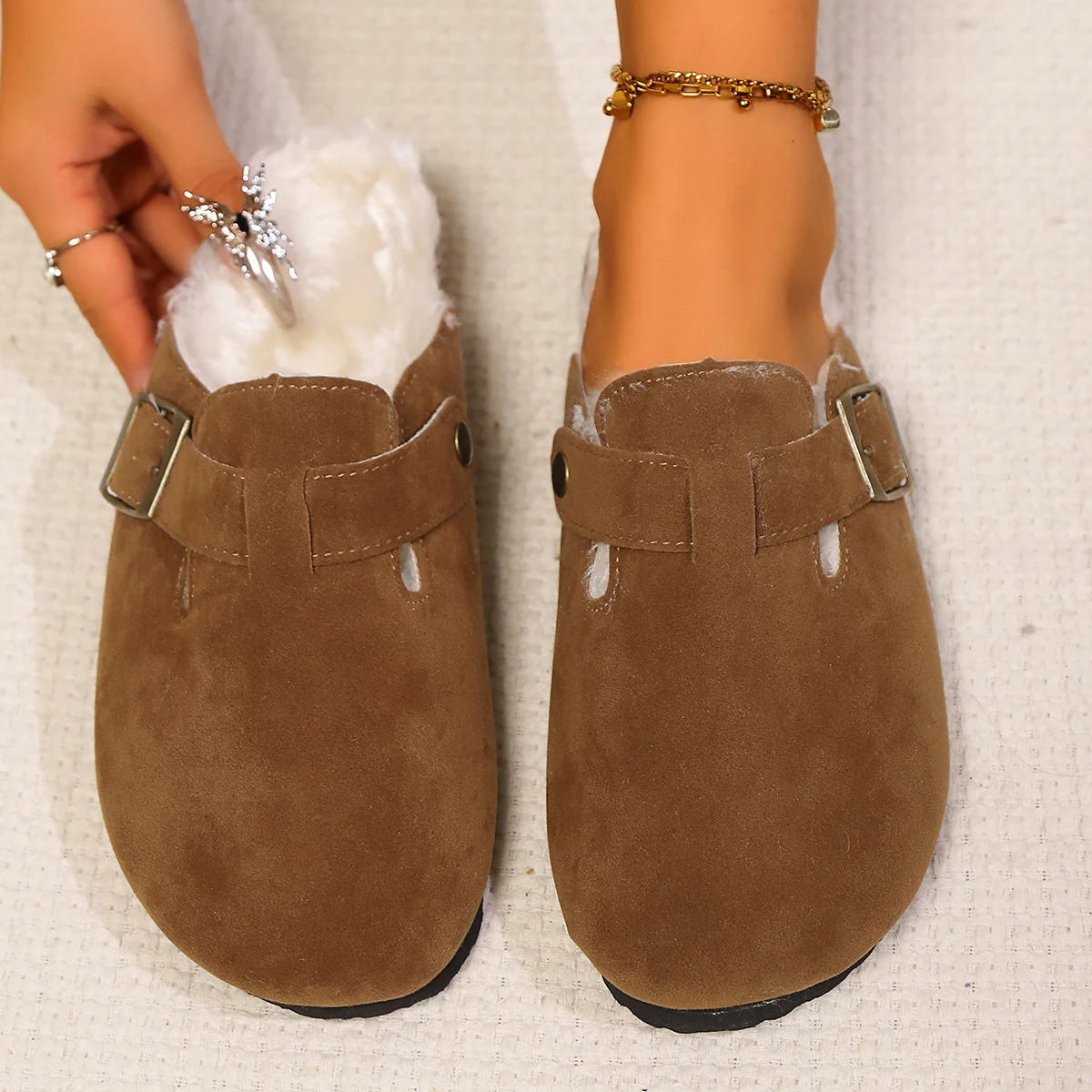 Fashion Women Casual Faux Suede Thick Slippers Wedges Women Baotou Slippers Non Slip Buckle Outdoor Women Home Shoes 2024 New
Fashion Women Casual Faux Suede Thick Slippers Wedges Women Baotou Slippers Non Slip Buckle Outdoor Women Home Shoes 2024 New
