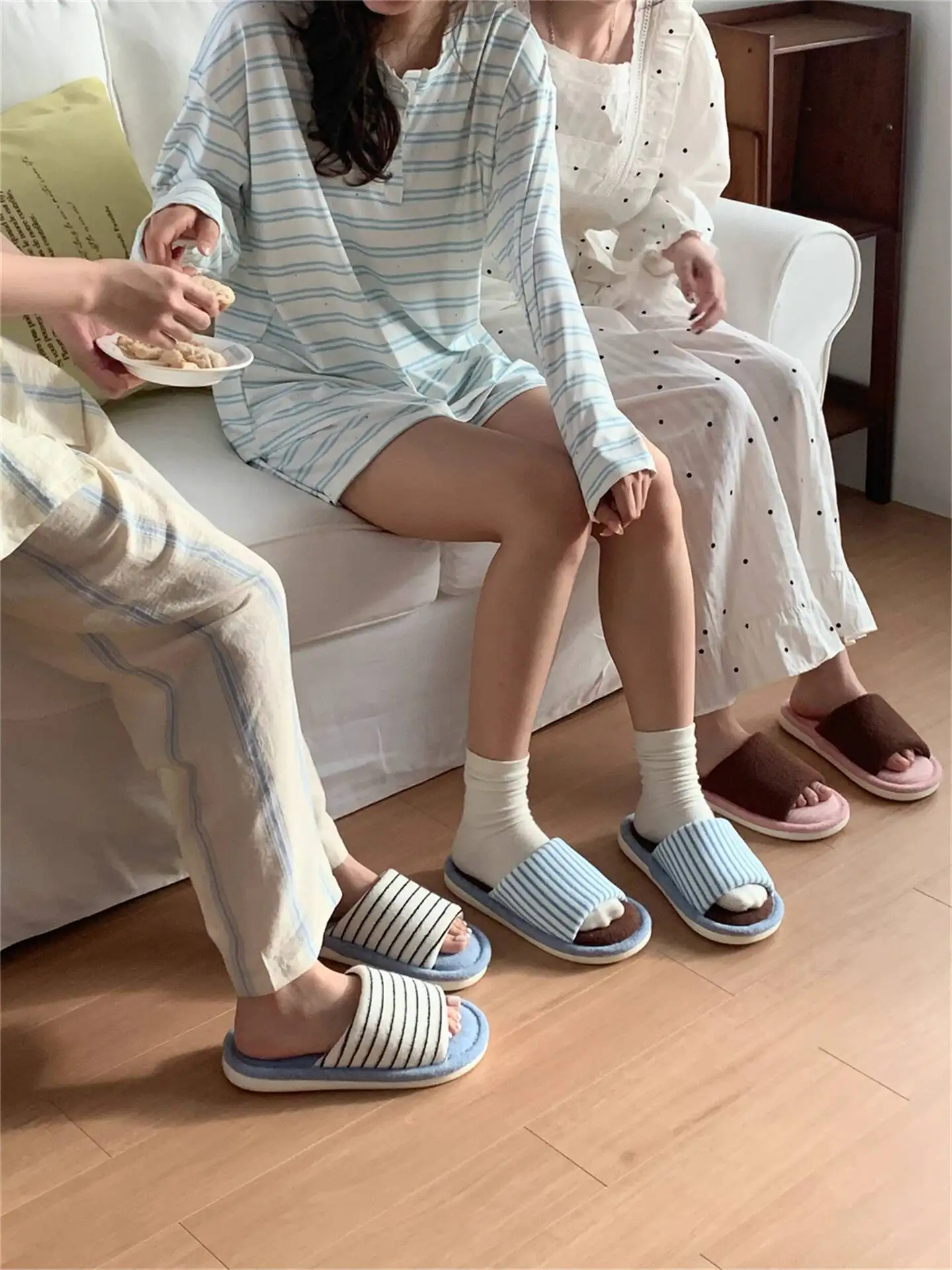 Women & Men's Couple Striped Slippers 2025 Autumn Winter Home Slippers Cotton Linen Non Slip Indoor Household Slippers
Women & Men's Couple Striped Slippers 2025 Autumn Winter Home Slippers Cotton Linen Non Slip Indoor Household Slippers