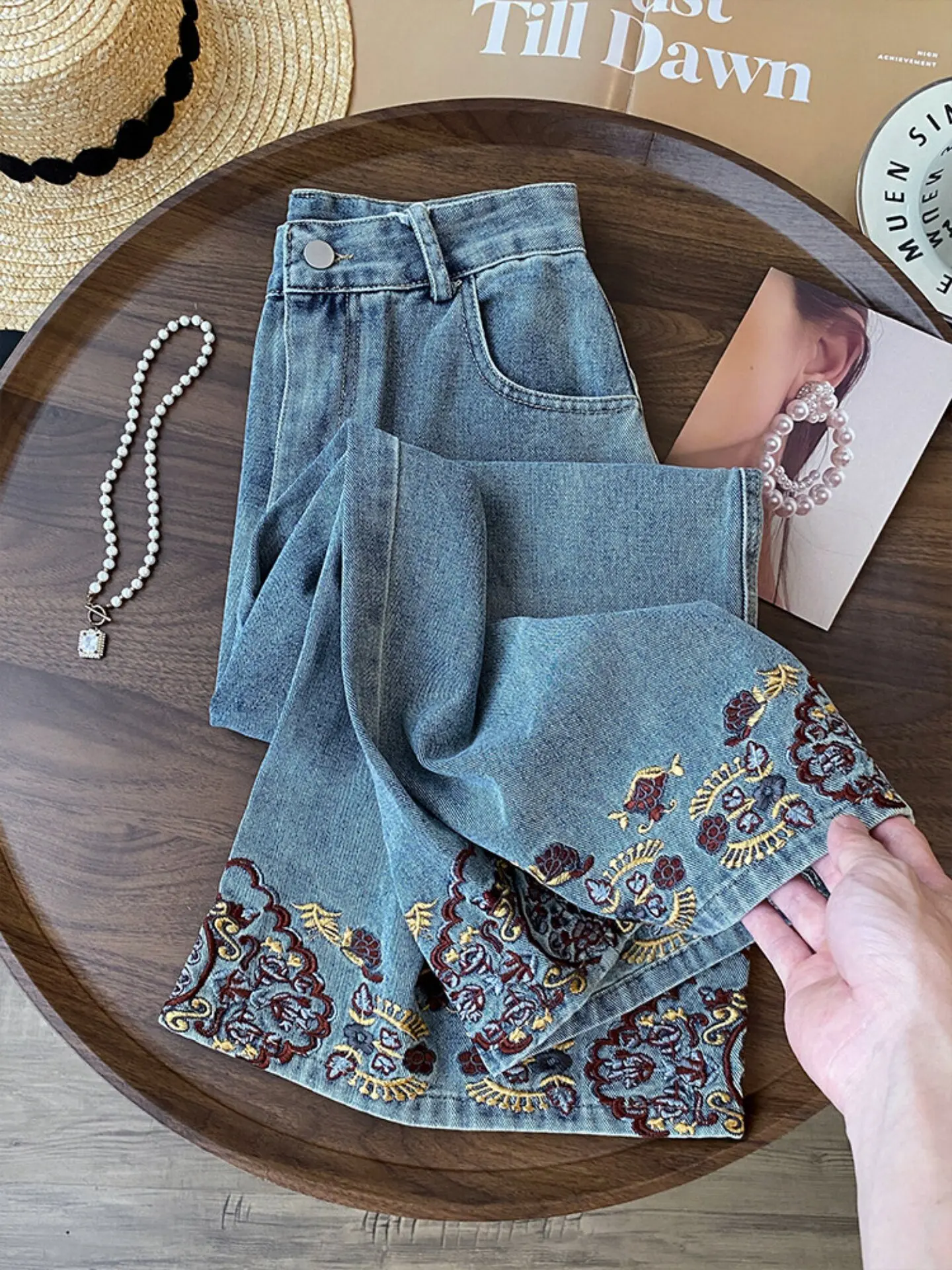 Blue Heavy Embroidery Denim Pants 2026 Spring New Loose Fit Wide Leg Jeans For Women American Style Vintage Casual Bottoms
Blue Heavy Embroidery Denim Pants 2026 Spring New Loose Fit Wide Leg Jeans For Women American Style Vintage Casual Bottoms