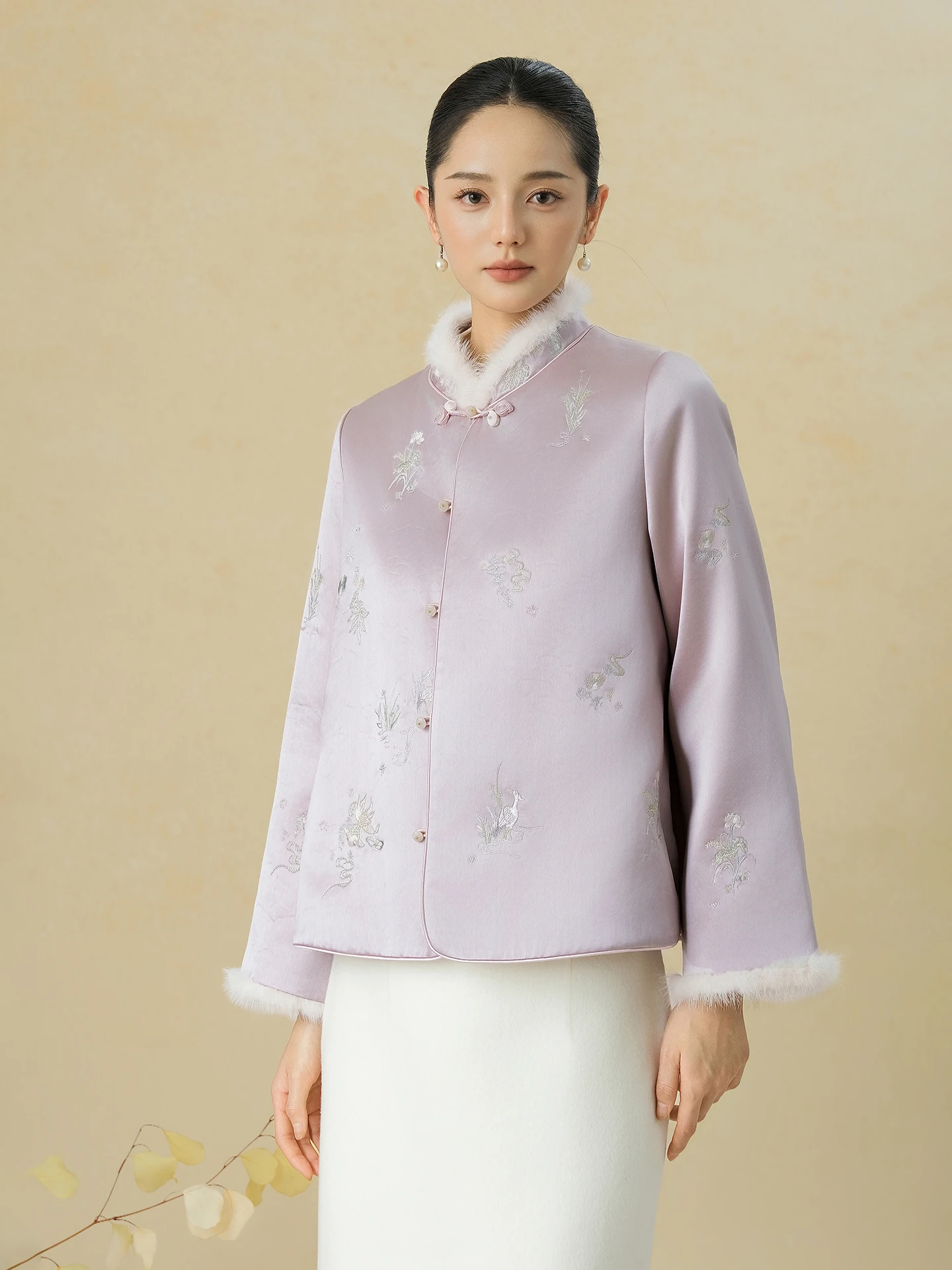 Новая китайская модная женская кофта из ацетатного хлопка с вышивкой, свободного кроя, с круглым вырезом и длинными рукавами
Новая китайская модная женская кофта из ацетатного хлопка с вышивкой, свободного кроя, с круглым вырезом и длинными рукавами