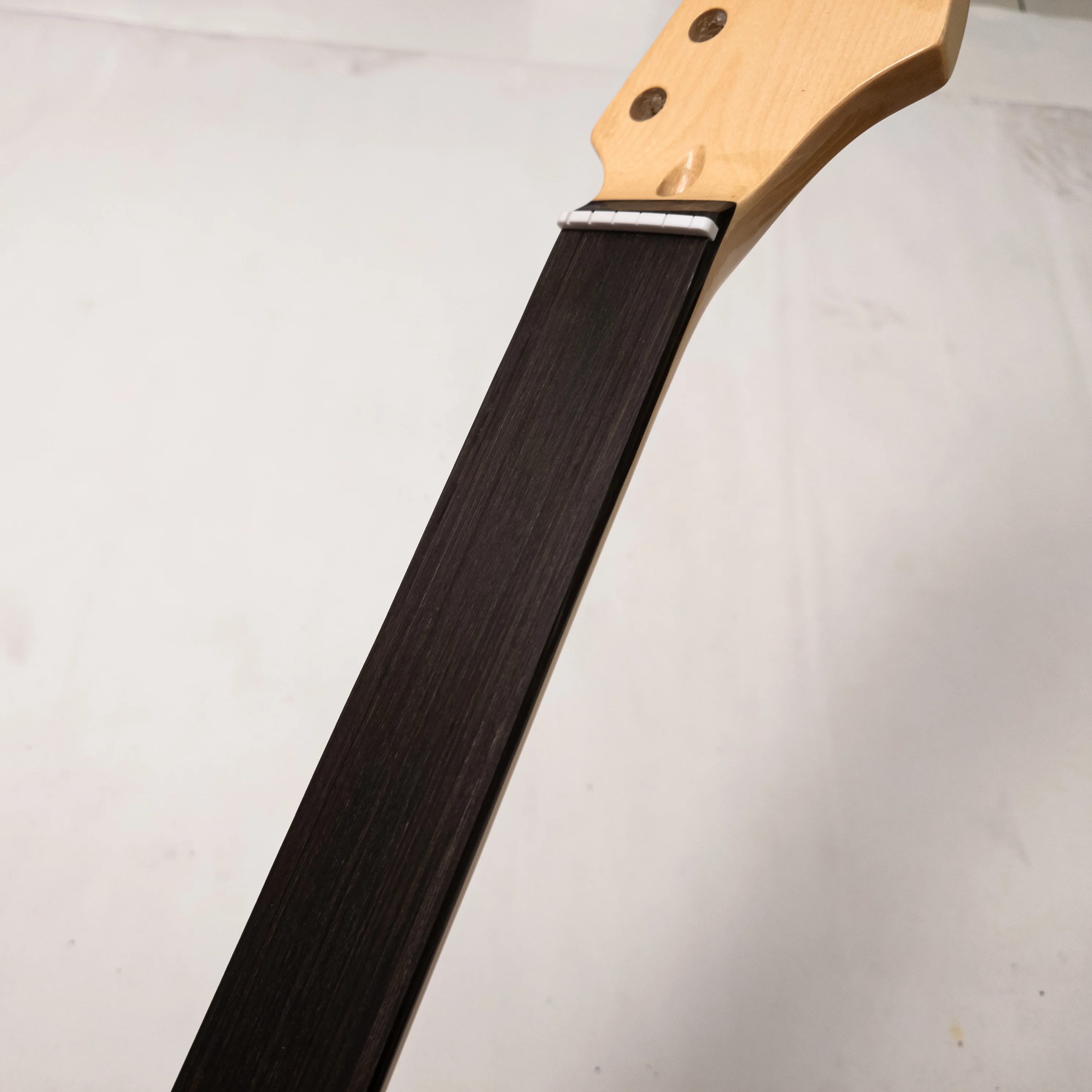 Fretless Maple Guitar Neck 25.5" Rosewood Fingerboard Bone Nut Modern C Right Hand Bolt On Headstock Truss Rod Replacement Neck
Fretless Maple Guitar Neck 25.5" Rosewood Fingerboard Bone Nut Modern C Right Hand Bolt On Headstock Truss Rod Replacement Neck