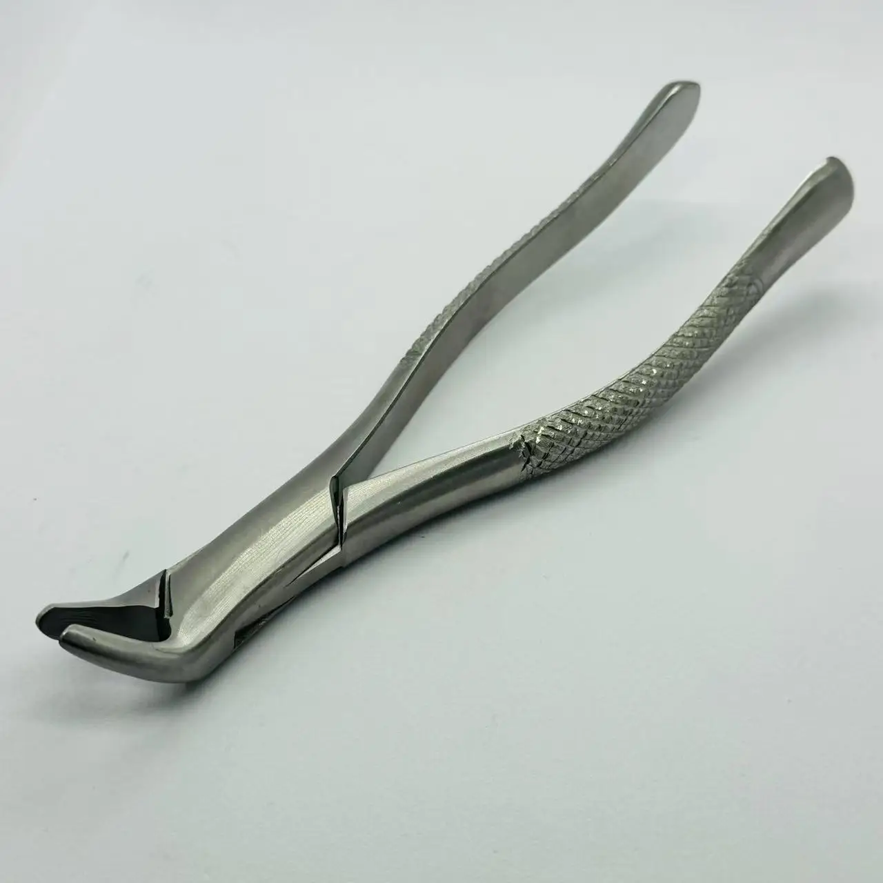1Pc #151 Medical Adult Dental Extraction Forceps Kit for Residual Root Removal Surgical Tooth Extracting Tools
1Pc #151 Medical Adult Dental Extraction Forceps Kit for Residual Root Removal Surgical Tooth Extracting Tools