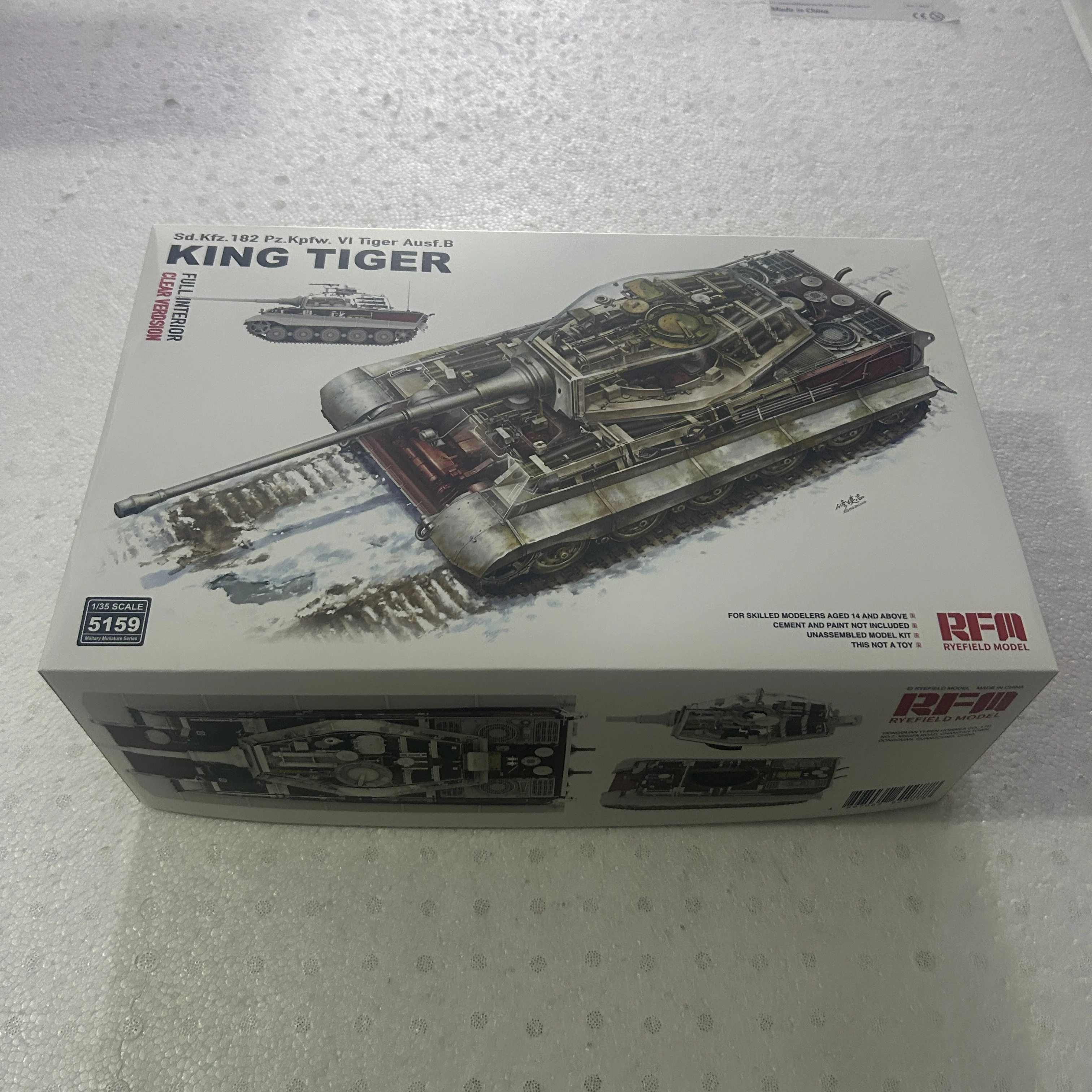 RYE FIELD 1/35 Sd.Kfz. 182 Pz.Kpfw. VI Tiger Ausf. B King Tiger Full Interior / Clear Version RFM-5159 Plastic Model Kit
RYE FIELD 1/35 Sd.Kfz. 182 Pz.Kpfw. VI Tiger Ausf. B King Tiger Full Interior / Clear Version RFM-5159 Plastic Model Kit